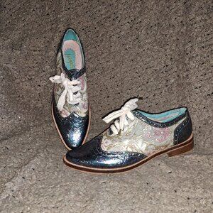 IRREGULAR CHOICE-Float Away-Tooled Oil Slick Oxfords-Embroidery-Sz 43-Near Mint